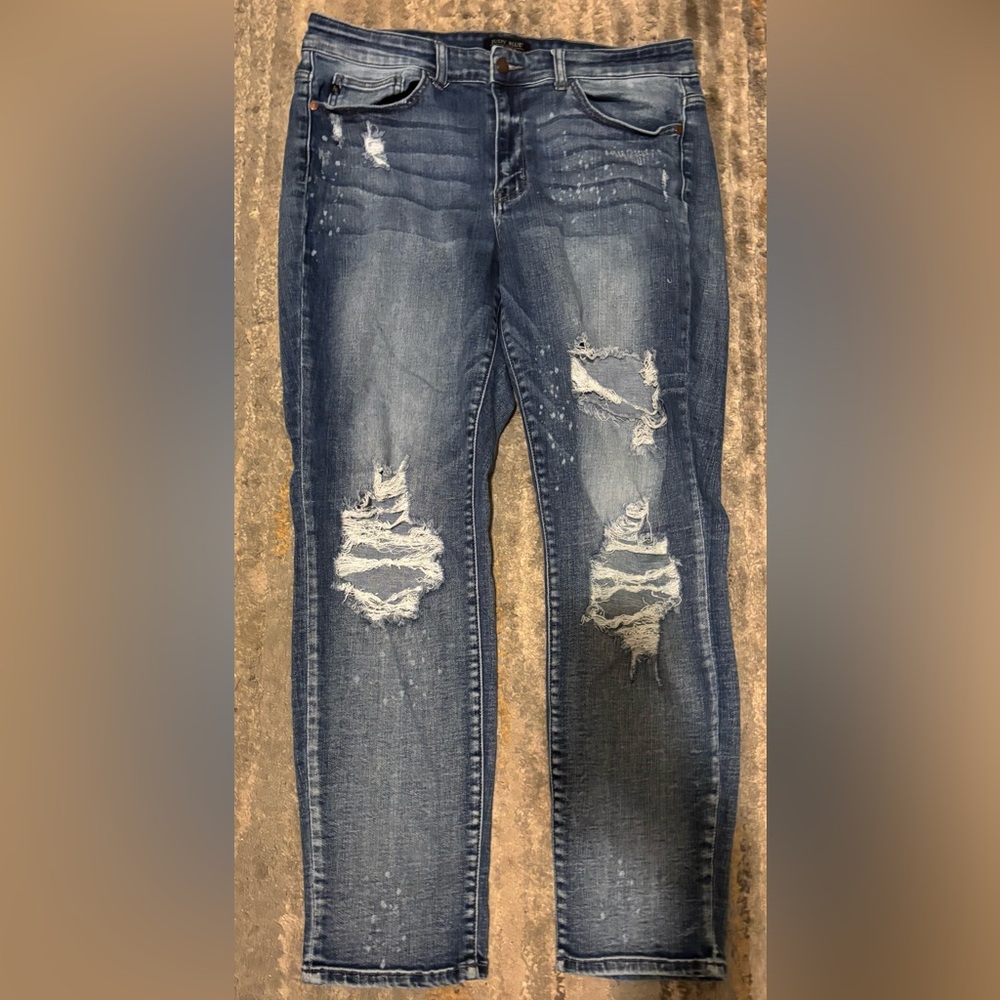 Judy Blue Distressed Boyfriend Stretch Fit Jeans. Size 16W